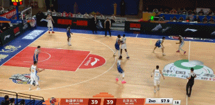 百步穿杨！雷蒙底角三分一箭穿心 帮助北京反超比分