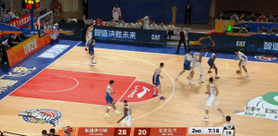 不容易！赵睿强突左手上篮+加长三分命中 连得5分止血！