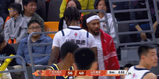 又上头了!克里斯被换下场 替补席摊手疯狂抱怨 又上头了!克里斯被换下场 替补席摊手疯狂抱怨