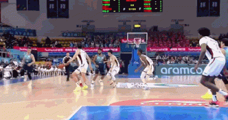 这是真能蹦！小马丁神兵天降压哨补篮得分