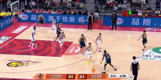 关键球！王少杰拼下前场篮板助攻徐杰命中领先三分球