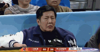 满脸愁容!刚刚下课的丁伟场边便装观战浙江宁波比赛 满脸愁容!刚刚下课的丁伟场边便装观战浙江宁波比赛