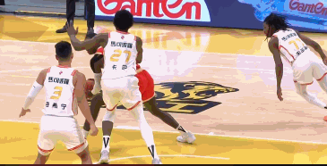 新纪录达成！胡金秋正面投进三分 达成生涯9000分的里程碑