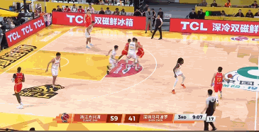 这比赛要花？广厦第三节上来打出一波9-1 已经领先深圳25分