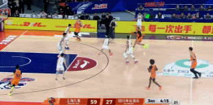 纵享丝滑！洛夫顿弧顶持球变向误导过人 滞空小拉杆躲开封盖上进