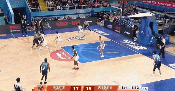 十佳球之一！林庭谦摁帽后反击 下蛋妙传助大卫·詹姆斯单臂战斧