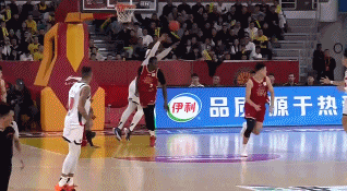 仙人指路!徐杰反击送抛传 奎因蓄力起飞空接将球放进篮筐 仙人指路!徐杰反击送抛传 奎因蓄力起飞空接将球放进篮筐