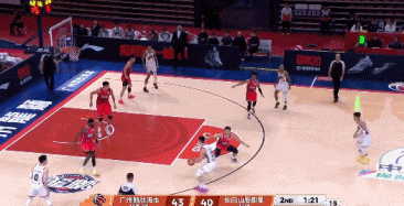 重回同一起跑线！杨腾飞左侧三分命中 帮助吉林将比分追平