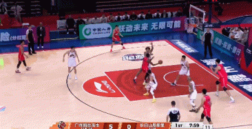 开局就是一波！袁照耀底角三分命中 广州开局8-0直接打停吉林
