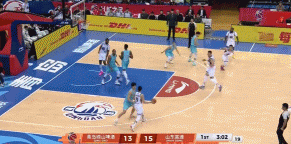 凌波微步！陶汉林持球强攻内线 转身晃开防守1打2强攻得手