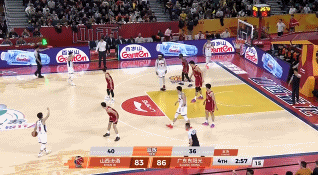 这球真解渴!山西将分差迫近到3分 胡明轩三分稳住局势 这球真解渴!山西将分差迫近到3分 胡明轩三分稳住局势