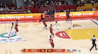 丝滑流畅!广东快发球&奎因助王洪泽上篮 随后又助攻徐杰追身三分 丝滑流畅!广东快发球&奎因助王洪泽上篮 随后又助攻徐杰追身三分