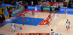 持续发力！雷蒙连中三分并完成抢断 北京打出8-0迅速反超比分