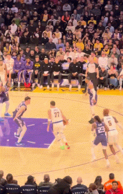 这怎么防？东契奇突破虚虚实实&梦幻脚步连续虚晃 最终空接艾顿！