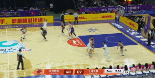 摧枯拉朽！洛夫顿转身过掉防守 起飞双手暴力虐筐