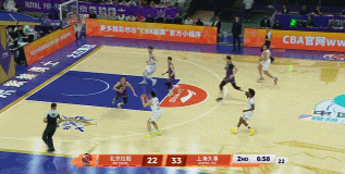 大局观!洛夫顿一抢二拿到前场板 击地助王哲林双手暴扣打停北控 大局观!洛夫顿一抢二拿到前场板 击地助王哲林双手暴扣打停北控