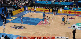 翻过来了!朱俊龙&孙铭徽连中三分球反超北京 翻过来了!朱俊龙&孙铭徽连中三分球反超北京