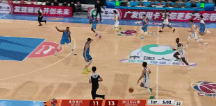 礼尚往来!胡金秋篮下强攻得手 周琦2+1迅速回应 礼尚往来!胡金秋篮下强攻得手 周琦2+1迅速回应