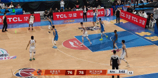 突然开火!小巴里·布朗连中两记三分球稳住局势 突然开火!小巴里·布朗连中两记三分球稳住局势