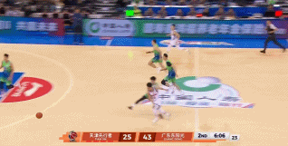 穷追猛打!萨姆纳三分命中 广东将分差拉开到21分 穷追猛打!萨姆纳三分命中 广东将分差拉开到21分