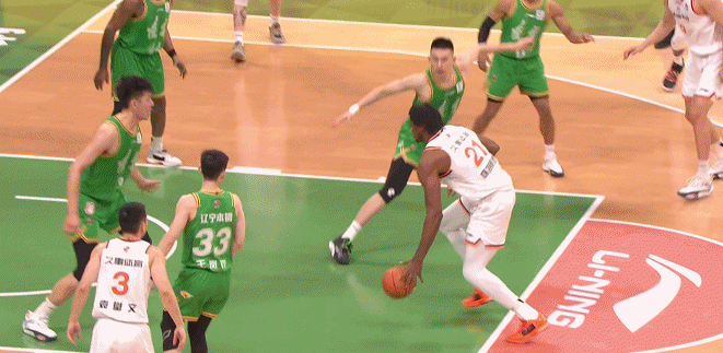 亏大了！怀特塞德单臂暴扣被张陈治锋扫到脸部 罚球两罚全丢