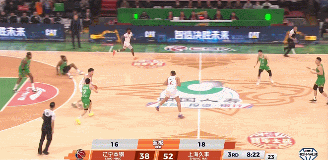 穿透防线!洛夫顿弧顶炮弹直传助攻王哲林扣篮得分 穿透防线!洛夫顿弧顶炮弹直传助攻王哲林扣篮得分