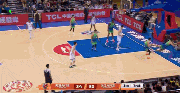 精神可嘉！大卫·詹姆斯飞身鱼跃救球 但还是出界了