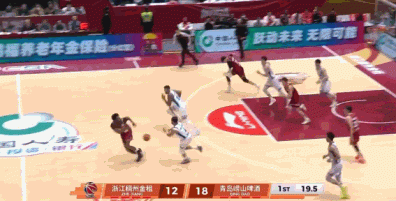 浙江断电!米奇反击再扣一球 青岛首节末一波7-0结束 浙江断电!米奇反击再扣一球 青岛首节末一波7-0结束