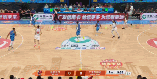 展开对飚!萨姆纳手感火热连中三分球也拿10分 展开对飚!萨姆纳手感火热连中三分球也拿10分