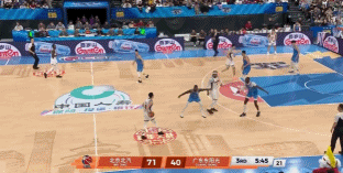 展示身体天赋！萨姆纳切入无视防守直接单臂隔扣