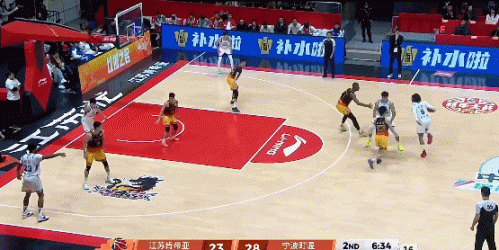 暴扣终结！鲁吐布拉篮下接杰克逊突破分球 轻松完成双手暴扣