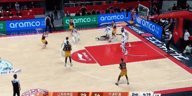 又开杀了！庞峥麟连进中投和三分后又快速反击打进 个人连得7分