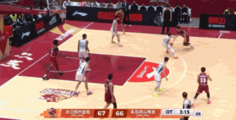 动作流畅！李悦洲转身撤步跳投弹框而入