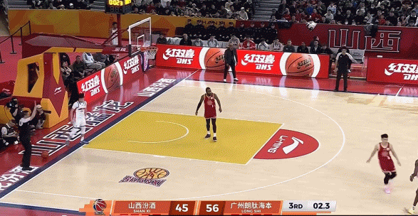 就没人来接应下？张兴亮底线发球5秒为例低级失误 交出球权