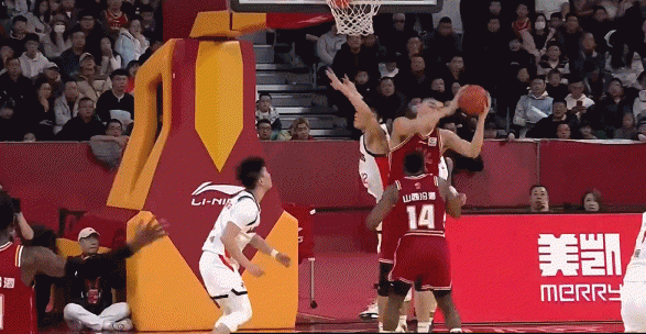 打停广州！奈特长传助迪亚洛双手暴扣 又击地助后者单臂滑翔战斧