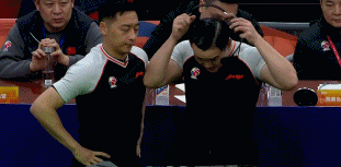 这球够聪明！高诗岩看到对手想犯规直接出手要到三次罚球