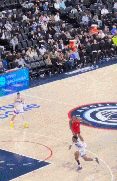 存在感十足啊！大洛盖帽 李凯尔抢到前场篮板慢三步抛投得分上双