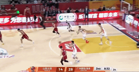 这才是你的特点！迪亚洛积极回防 蹦高高单臂帽掉威金顿上篮！