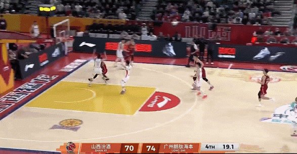 刘传兴补篮接连不中！媒体人：有失水准 真当大家不打篮球的吗？