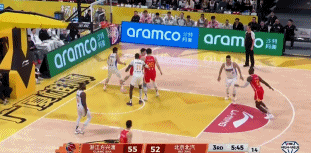 活力十足！桑普森10中5拿到11分16板2断1帽 其中7前场板