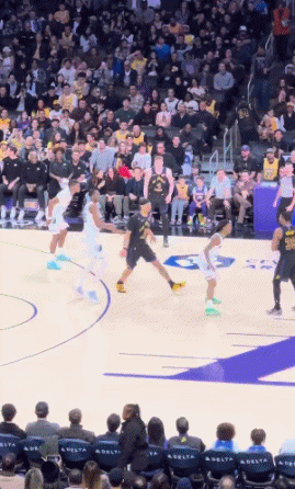 我也来喂饼！斯玛特突破吸引防守 高抛助飞海斯空接