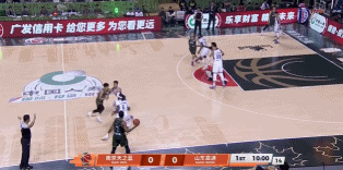 先声夺人！克里斯抢断反击一条龙 起飞双手暴扣