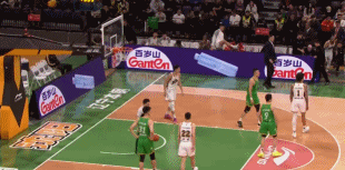 到底谁喊的？威尔逊不满判罚吃T吉林暂停 钟诚懵了表示我没喊啊