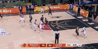 连珠炮！山东外线开火连中3记三分 牢牢占据场上主动