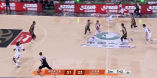 保留节目！高诗岩看对手要战术犯规 刚过半场抢投出手获得三罚