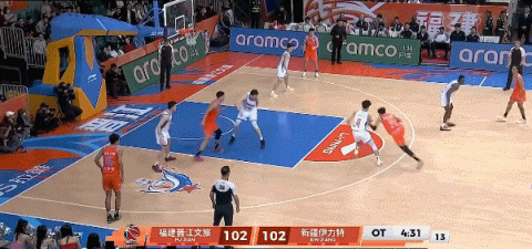 真打不动！邹阳突破上篮遭李炎哲补防血帽 本场第二次被李炎哲帽