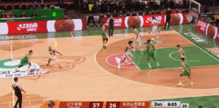 无限起飞？栾利程追防大帽布朗三分球&接球突破暴扣