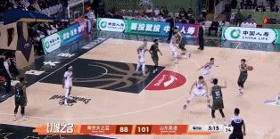 又毕业了！郭昊文三分造成陶汉林犯规3罚2中 后者5犯离场