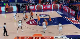 防守反击一手抓！怀特塞德钉板大帽 跟进到前场再扣一个