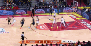 伤病无碍！徐杰兜出来迎着防守 坚决出手超远三分一箭穿心！